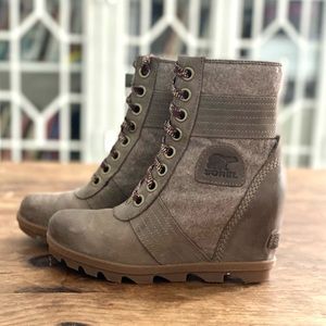 Sorel Lexi Wedge Boots EUC 6.5